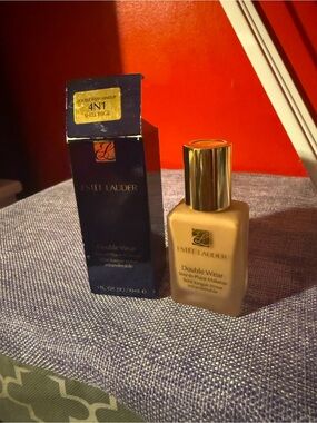 Estee Lauder Double Wear Foundation - Shell Beige (4N1) Gold Cap